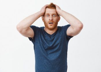 Perdo molti capelli: quanto è normale e quanto non lo è?