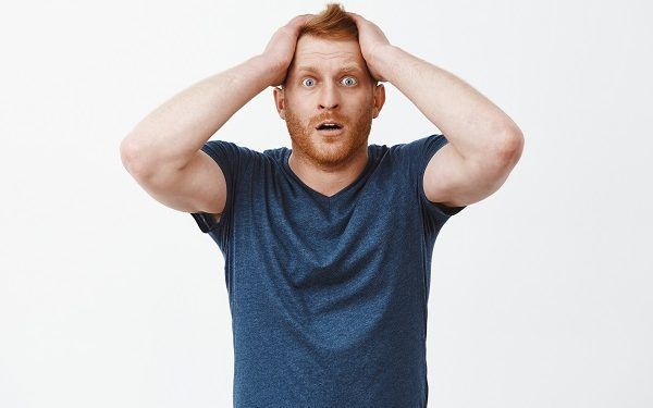 Perdo molti capelli: quanto è normale e quanto non lo è?