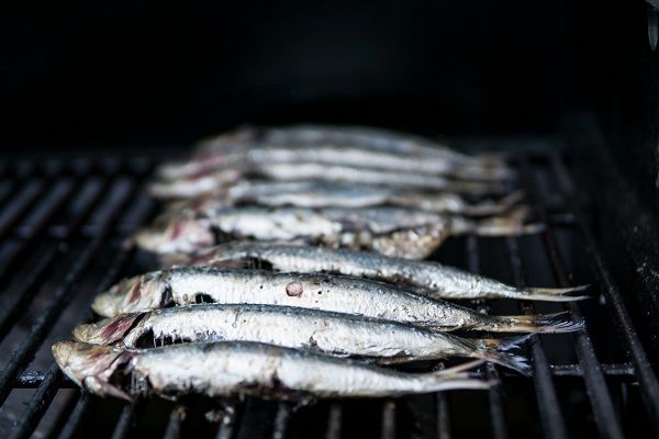 diverse sardine pronte per cucinarle
