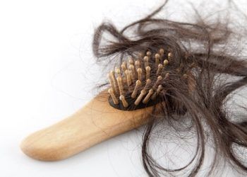 Come recuperare la densità dei capelli?