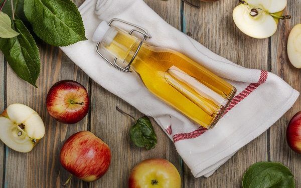 Quali sono i benefici dell'aceto per i capelli?