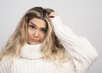 Perché mi prude la testa e mi cadono i capelli