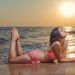 Spiaggia sole e capelli sani: è possibile?