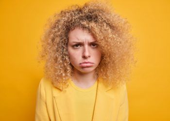 5 rimedi casalinghi per capelli crespi e come prevenirli