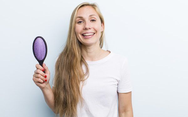 Il modo corretto di spazzolare i capelli