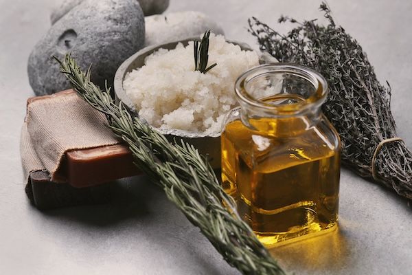 oli essenziali rosmarino shampoo solido