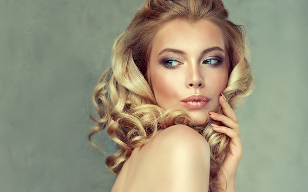Colorazione semipermanente: cos’è e vale la pena