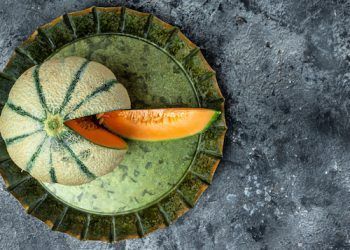 Non sei abituato a bere acqua? Ecco 5 alimenti per te