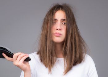 Donne che soffrono di calvizie: come affrontare la depressione?