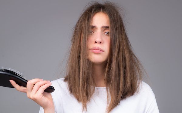 Donne che soffrono di calvizie: come affrontare la depressione?