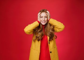 Perché in autunno cadono più capelli?