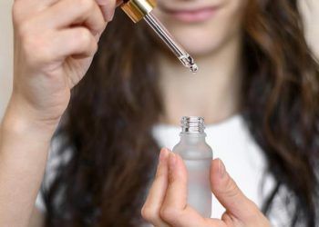 Cos’è l’olio minerale per capelli e chi dovrebbe usarlo?