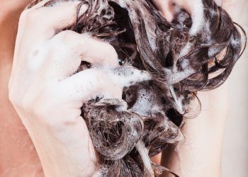 Cos’è shampoo allo zinco piritione: a che serve?