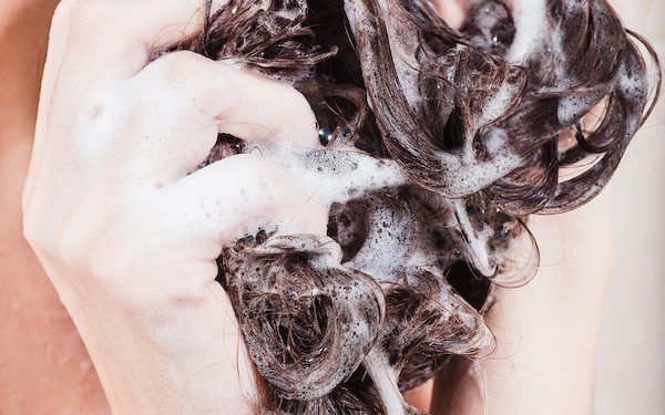 Cos’è shampoo allo zinco piritione: a che serve?