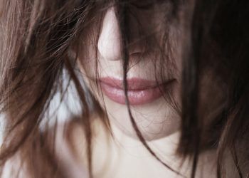 Cos’è la polvere volumizzante per capelli e funziona?