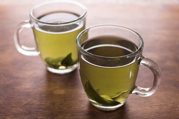 Tazze da tè verde. Il tè verde è una bevanda poco conosciuta, ma può abbassare i livelli di colesterolo.