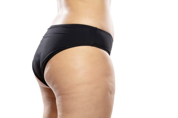 Ragazza in biancheria intima nera