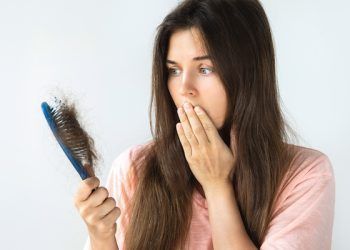 differenza tra caduta e diradamento dei capelli