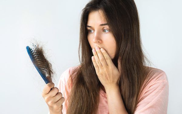 differenza tra caduta e diradamento dei capelli