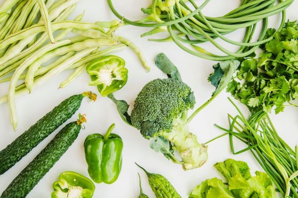 Verdure e verdure verdi raggruppate insieme