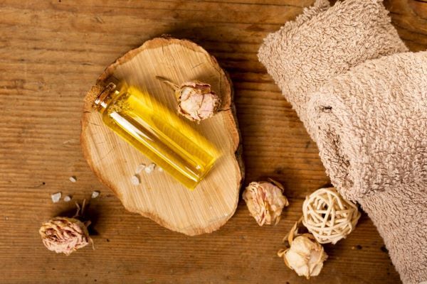 Decorazione spa con bottiglia di olio