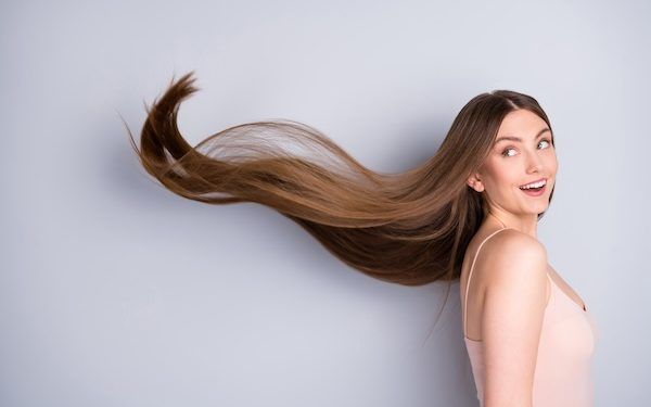 cura dei capelli lunghi a casa