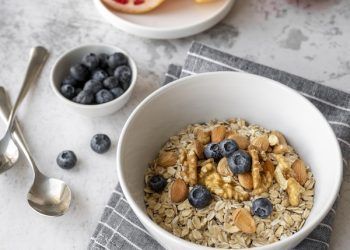 Composizione creativa del cibo per la colazione.